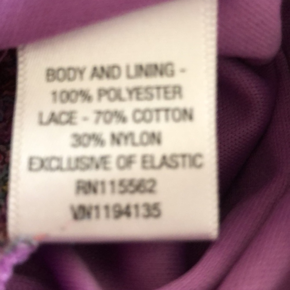 DSigned sleeveless tops - Picture 13 of 13